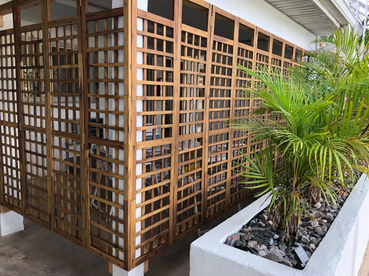 Holiday Isles Resort Madeira Beach Exterior foto