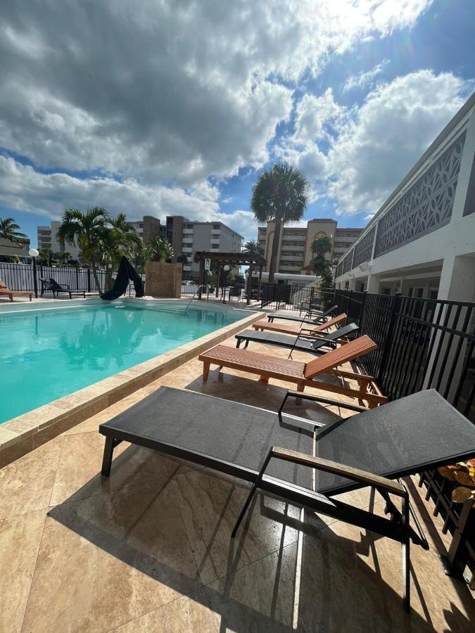 Holiday Isles Resort Madeira Beach Exterior foto