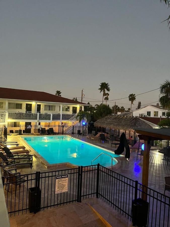 Holiday Isles Resort Madeira Beach Exterior foto